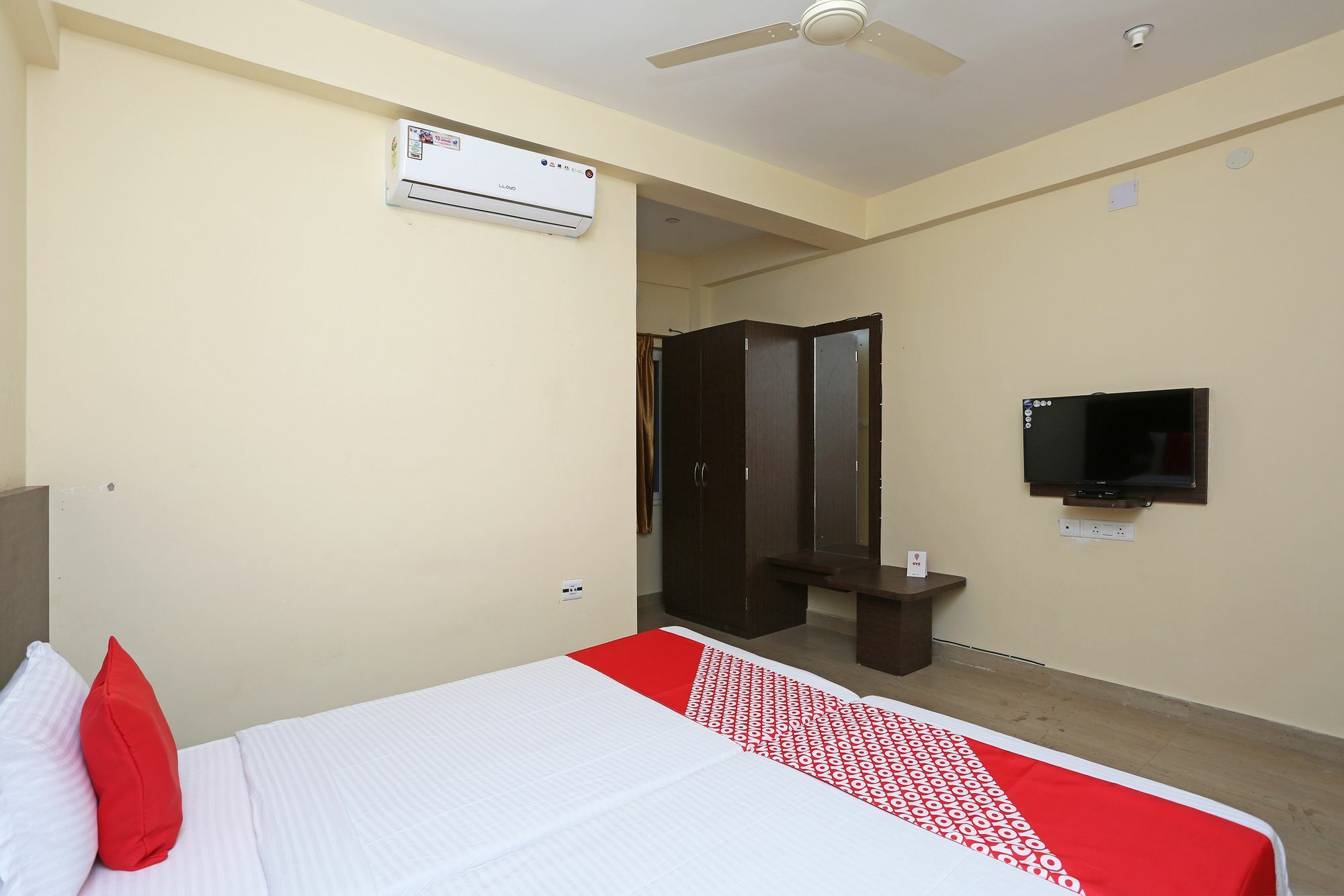 Oyo 11343 Hotel Sai International Μπουμπάνεσβαρ Εξωτερικό φωτογραφία